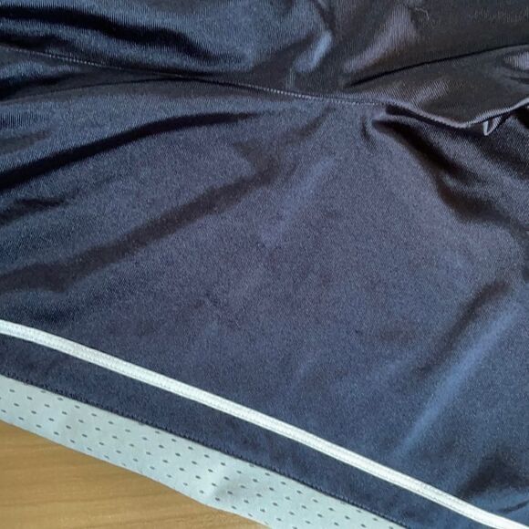 Adidas Basketball shorts.  Size Youth Medium. - Picture 6 of 6